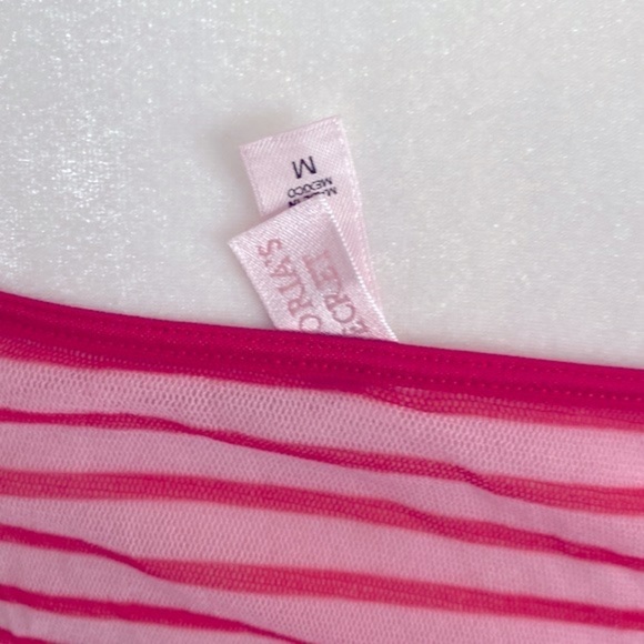 Rare Vintage Y2K Victoria’s Secret rare poppies & stripes micro mesh cami top - Picture 6 of 6